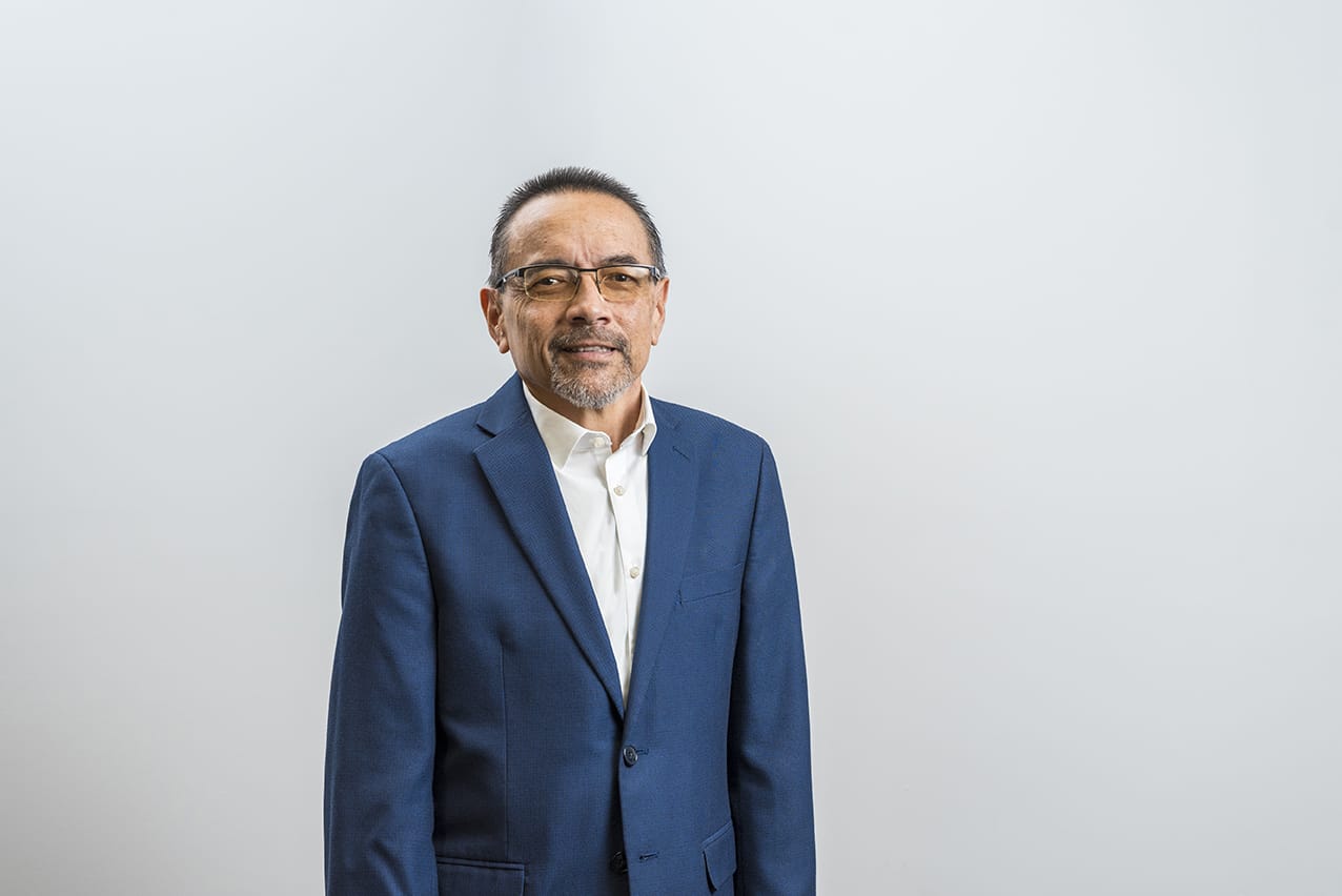 Armando Lee, General Manager for Sonora at Tetakawi, in a blue blazer against a light gray backdrop | Tetakawi