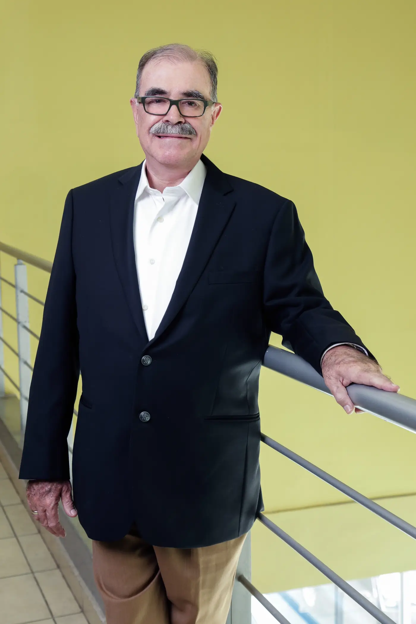 Mr. Seldner, member of the Tetakawi Board of Directors, in a navy blazer at a stairwell railing | Tetakawi