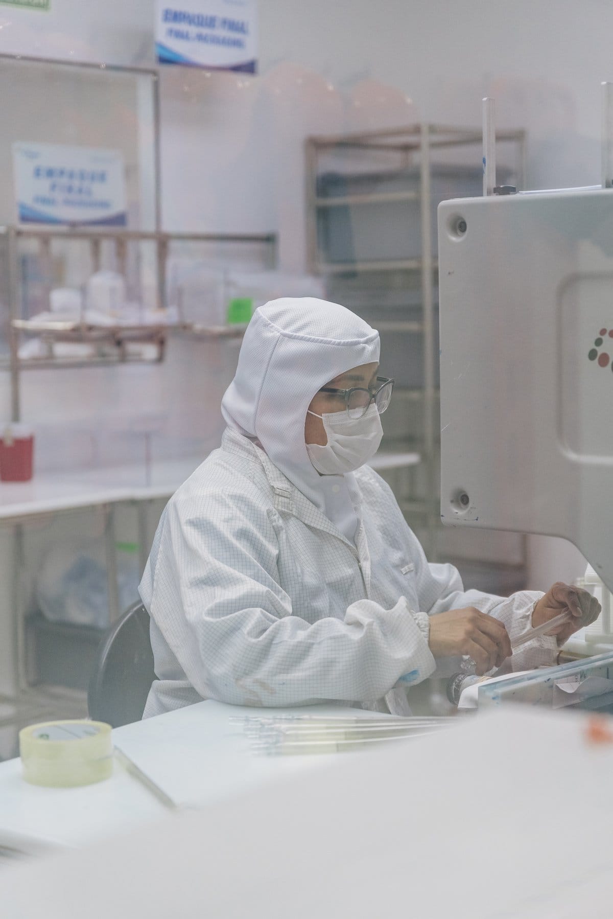 A skilled Tetakawi cleanroom technician performing precision manufacturing work in Mexico | Tetakawi