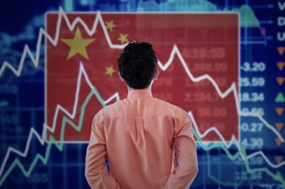 A businessman viewing Chinese stock market data, illustrating the Mexico vs. China manufacturing wage comparison | Tetakawi