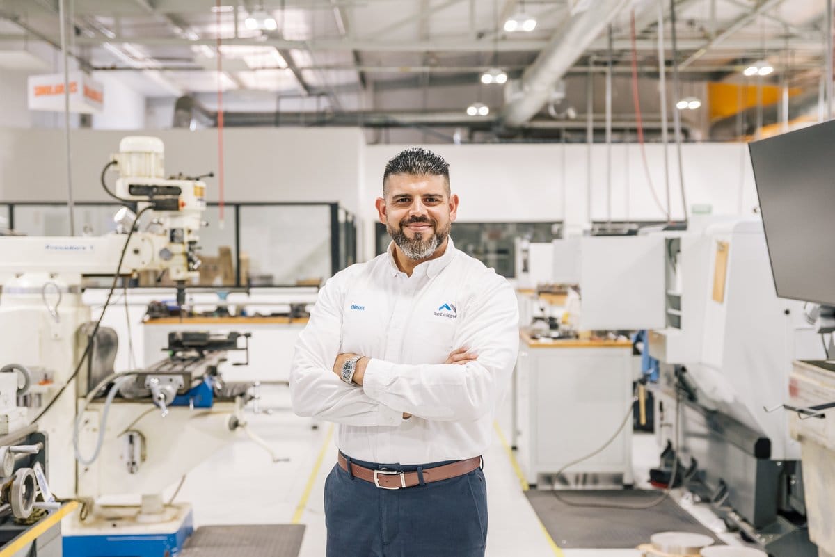 A Tetakawi employee in a Mexico manufacturing facility, part of the workforce shaped by the 2026 minimum wage | Tetakawi