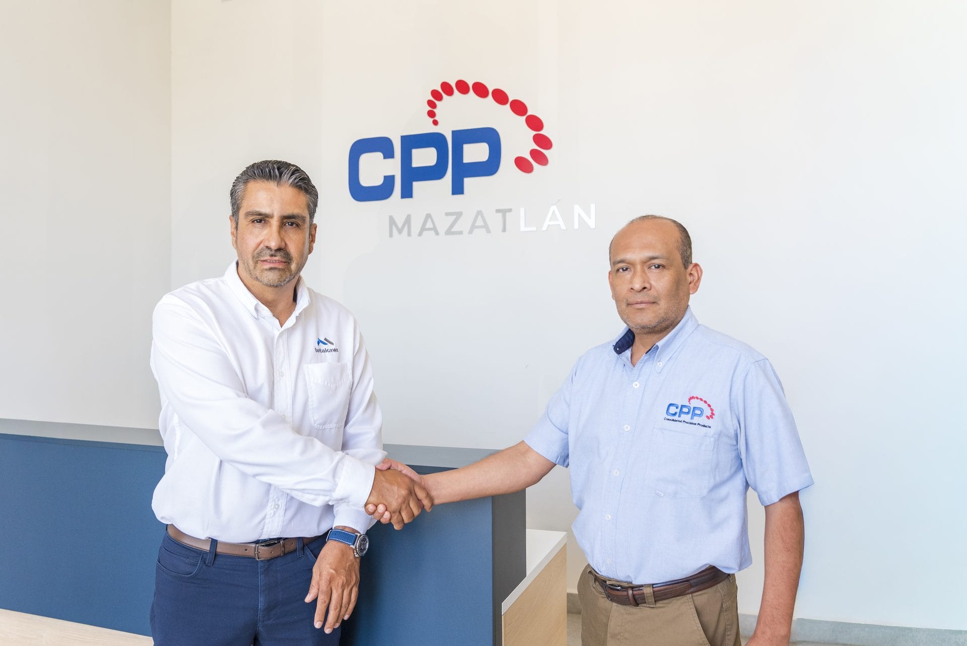 A Tetakawi representative and a Consolidated Precision Products representative shake hands at CPP's Mazatlán facility on Tetakawi's Mazatlán Campus. | Tetakawi