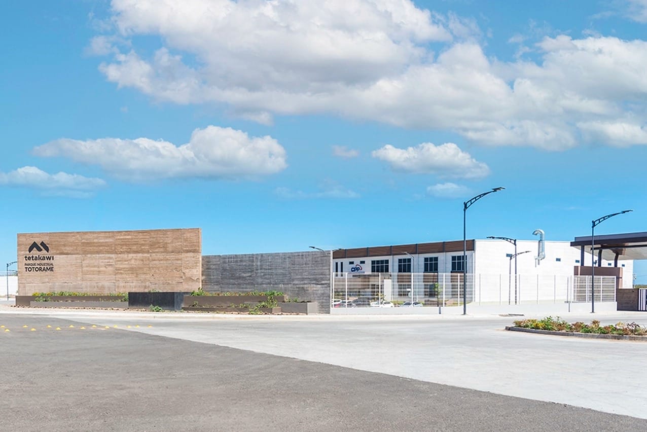 Parque Industrial Totorame entrance wall beside an industrial building at the Mazatlán Manufacturing Campus | Tetakawi