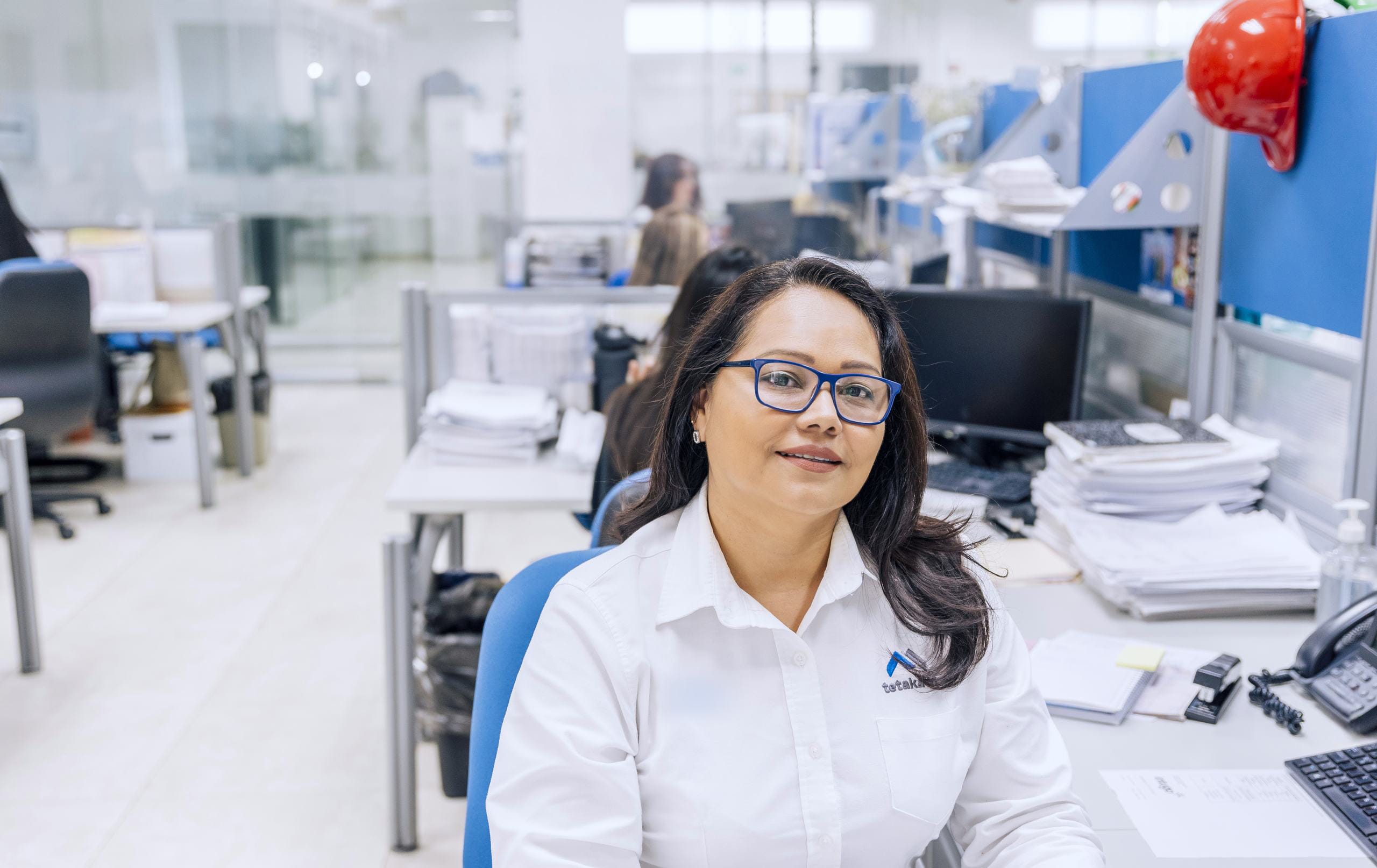 Indirect procurement team member managing vendor purchase orders at a Tetakawi Campus in Mexico | Tetakawi