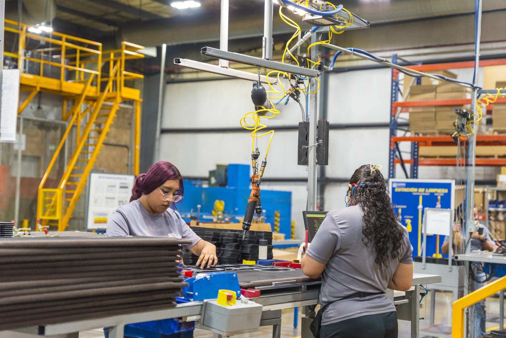 Operators running a production line at a manufacturing plant in Saltillo, Coahuila | Tetakawi