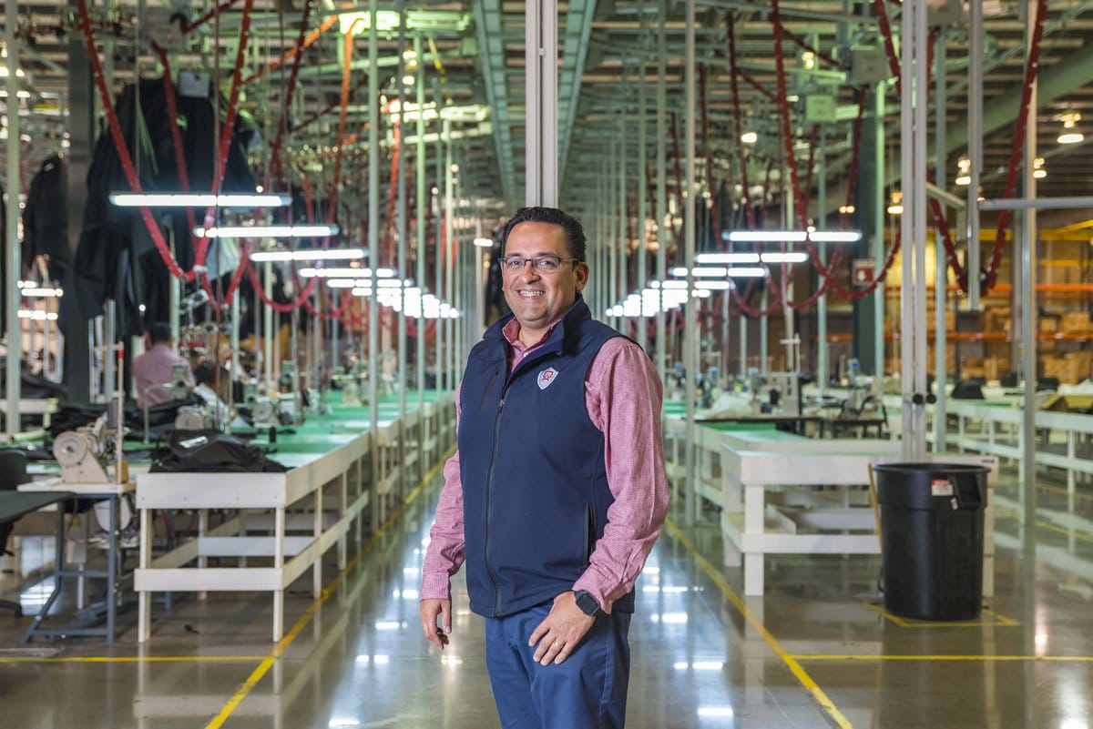 Production manager on the factory floor at a Tetakawi Manufacturing Campus in Saltillo, Mexico | Tetakawi