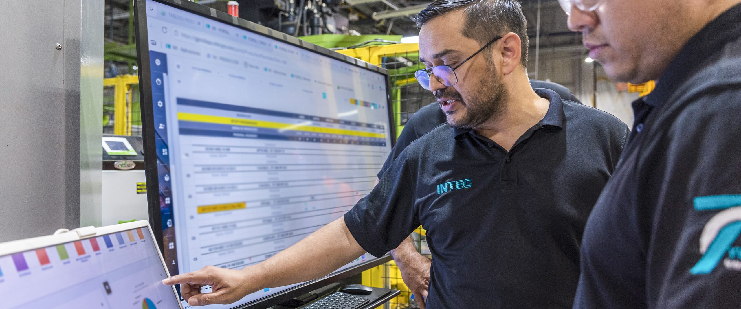 Intec Group team members reviewing a real-time production dashboard at Tetakawi's Roca Fuerte Campus in Guaymas, Mexico